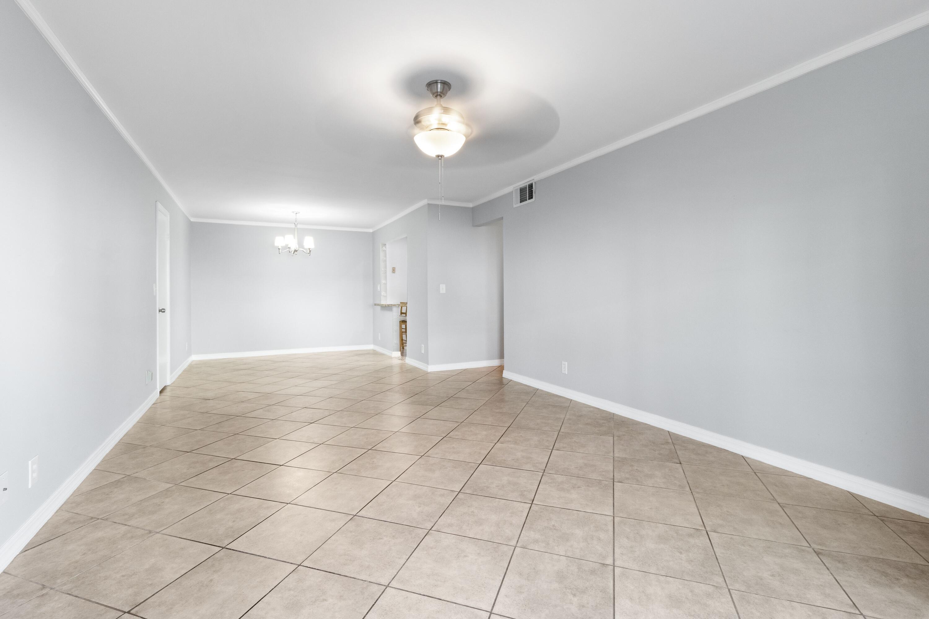 Image 4: 6447_BAY_CLUB_DR_APT_2 Living Dining Ar