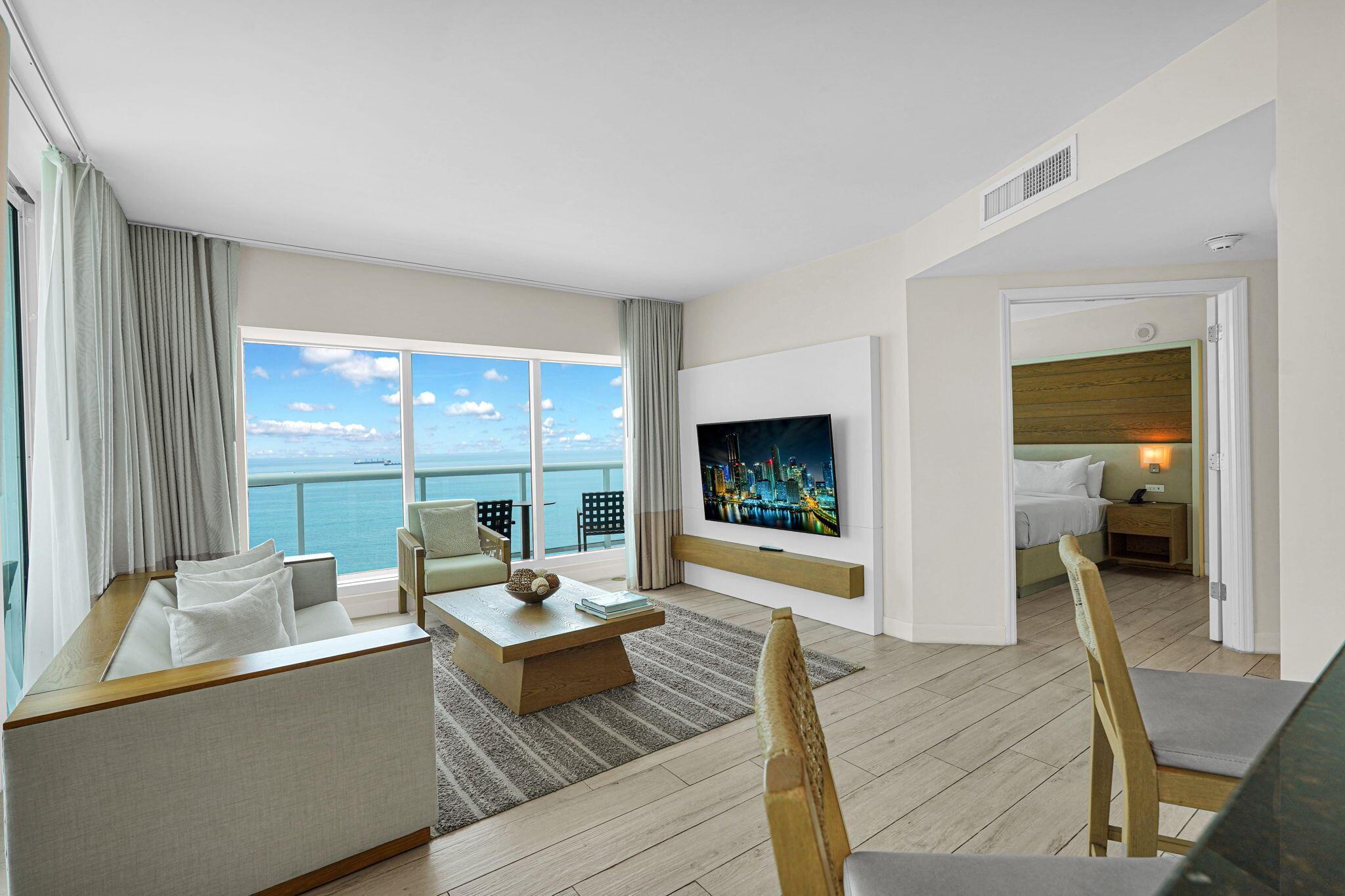Image 4: Living Area