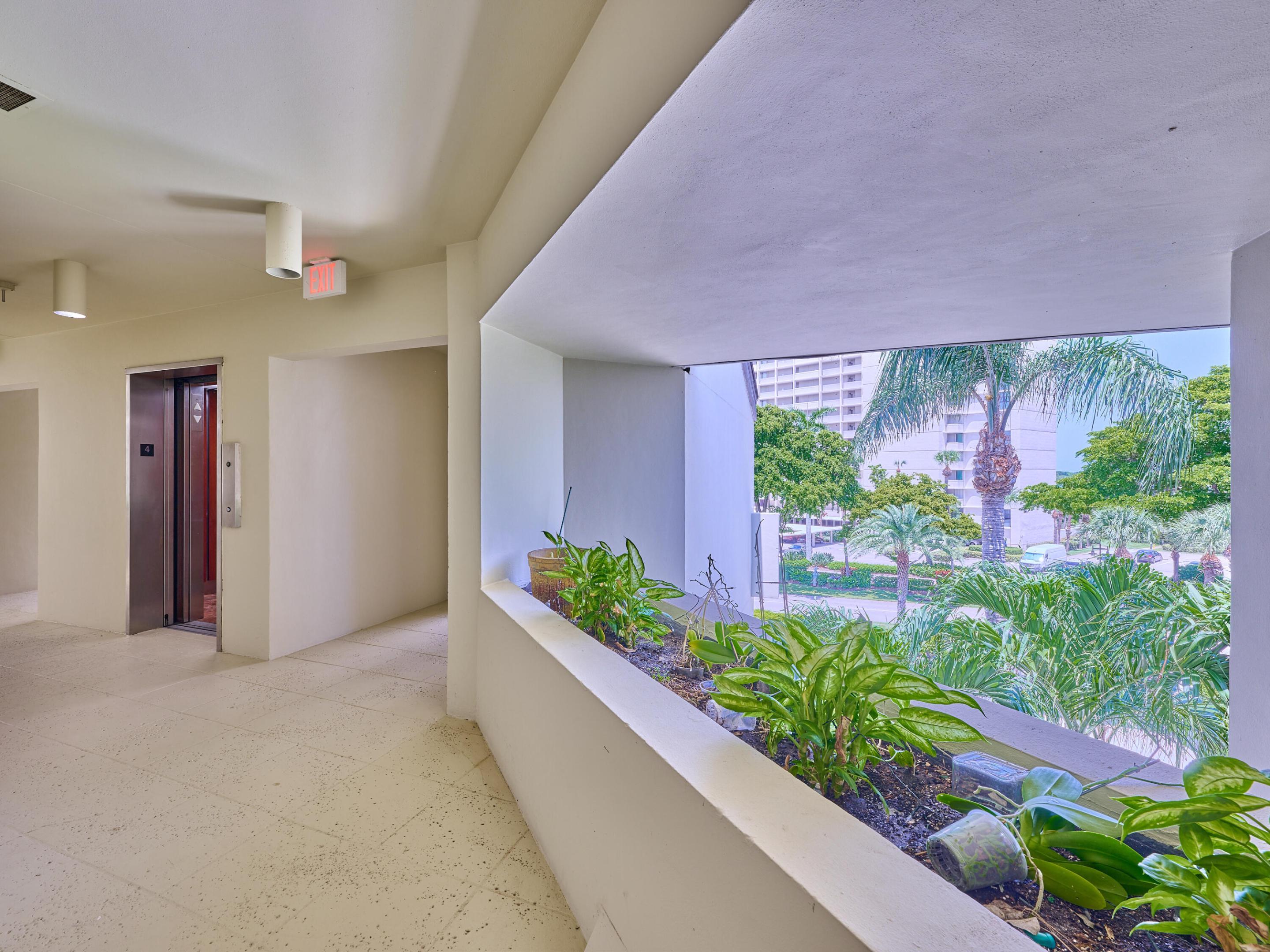 Image 3: Elevator Entry to home
