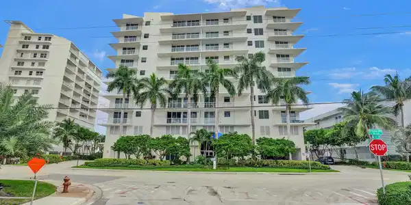 704 N Ocean Blvd