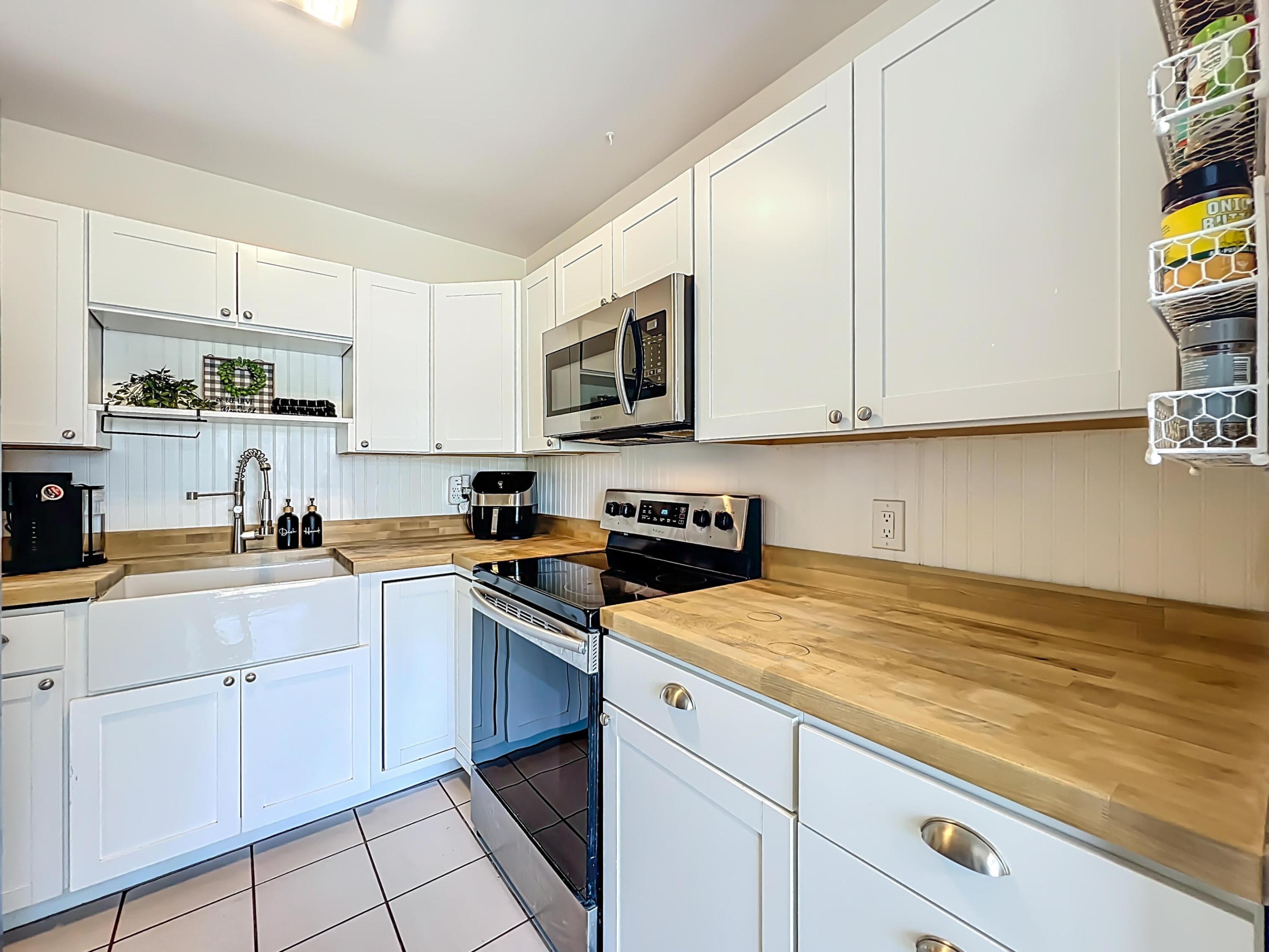 Image 2: 1090 Bianca Drive NE-22