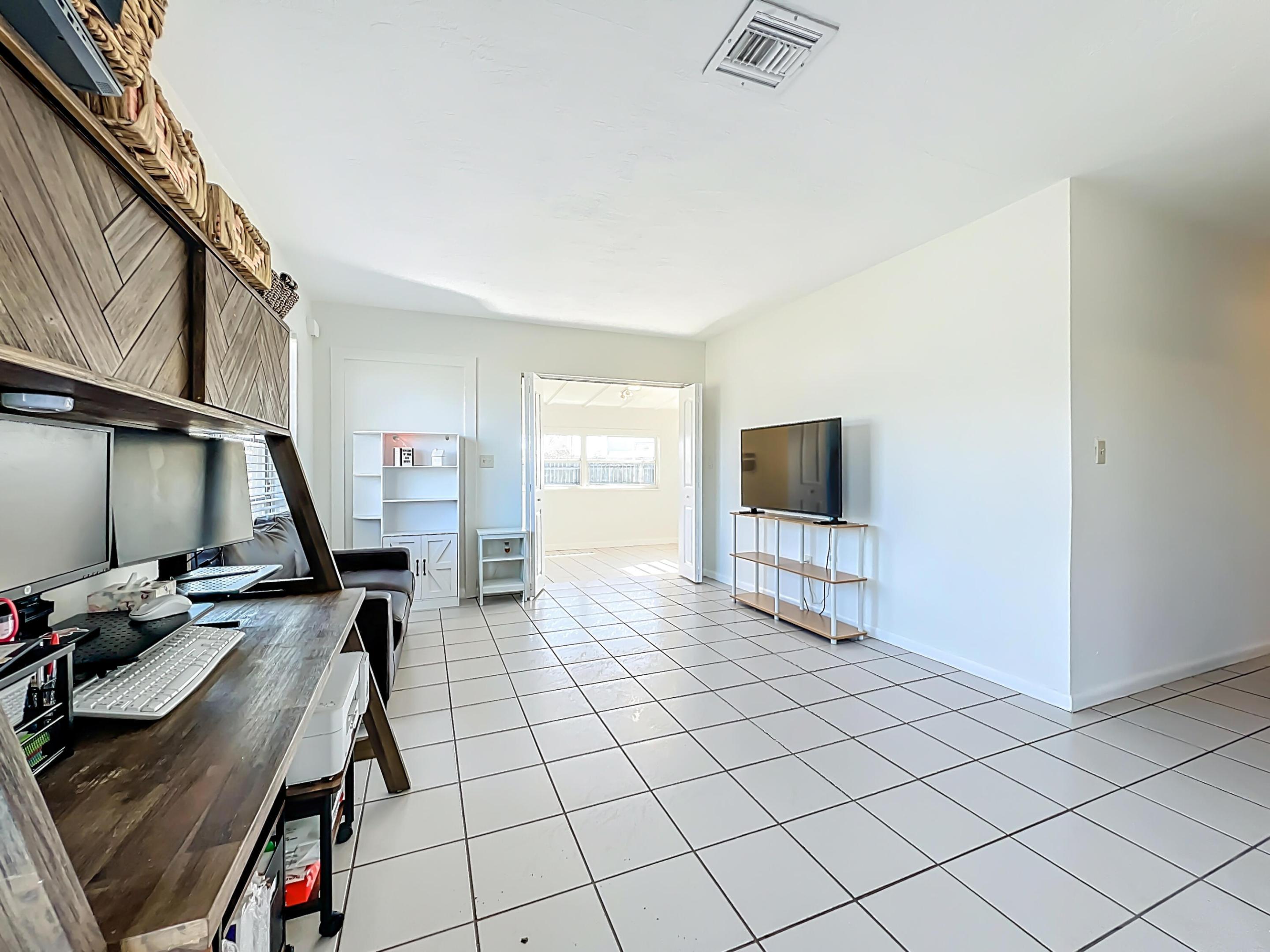 Image 4: 1090 Bianca Drive NE-28