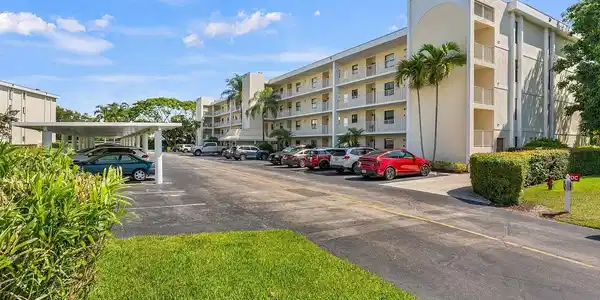 Image 2: 300-N-Hwy-A1A-Apt-203C-HigMedia-007-1280