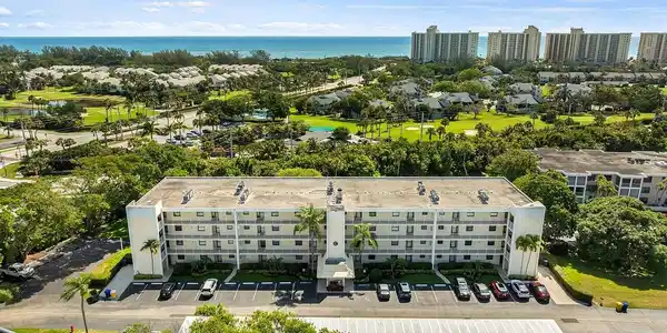 Image 4: 300-N-Hwy-A1A-Apt-203C-HigMedia-001-1280
