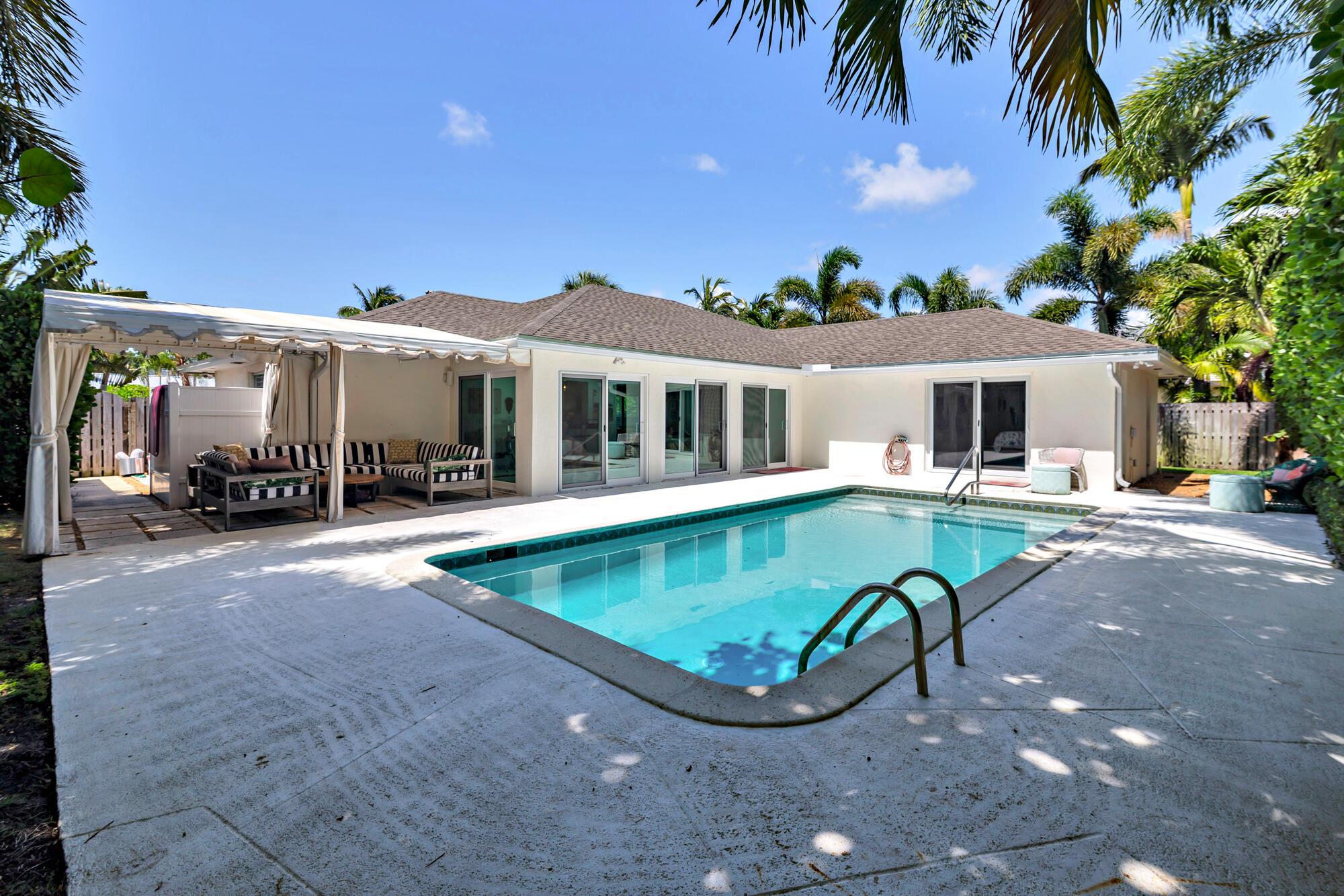 Image 3: Pool