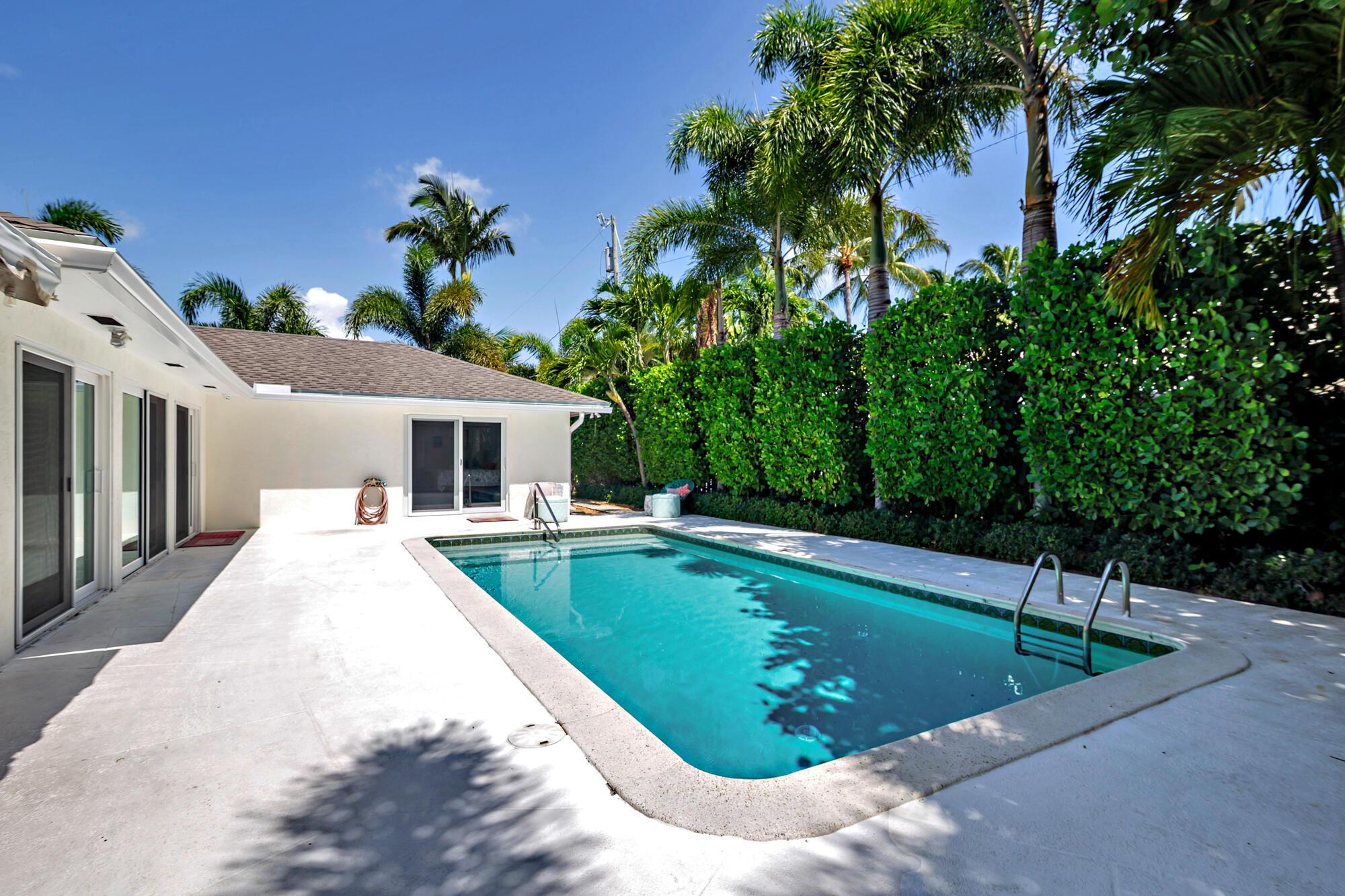 Image 4: Pool