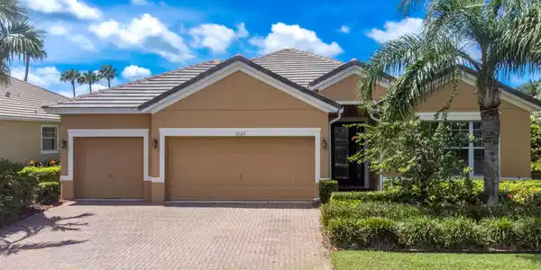 4224 Diamond Square