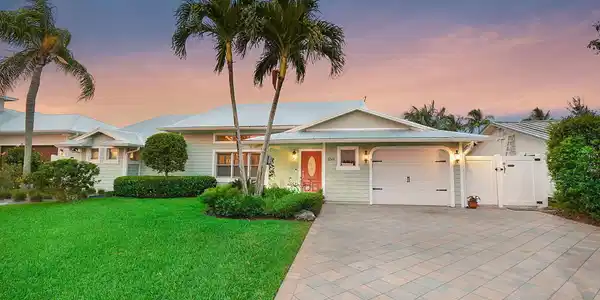 1249 SW Seahawk Way
