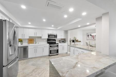 501 N Riverside Drive