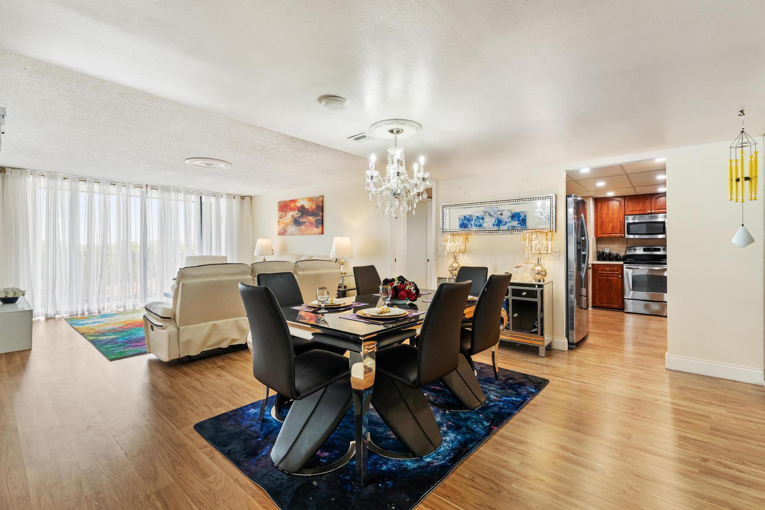 Image 3: Living/Dining