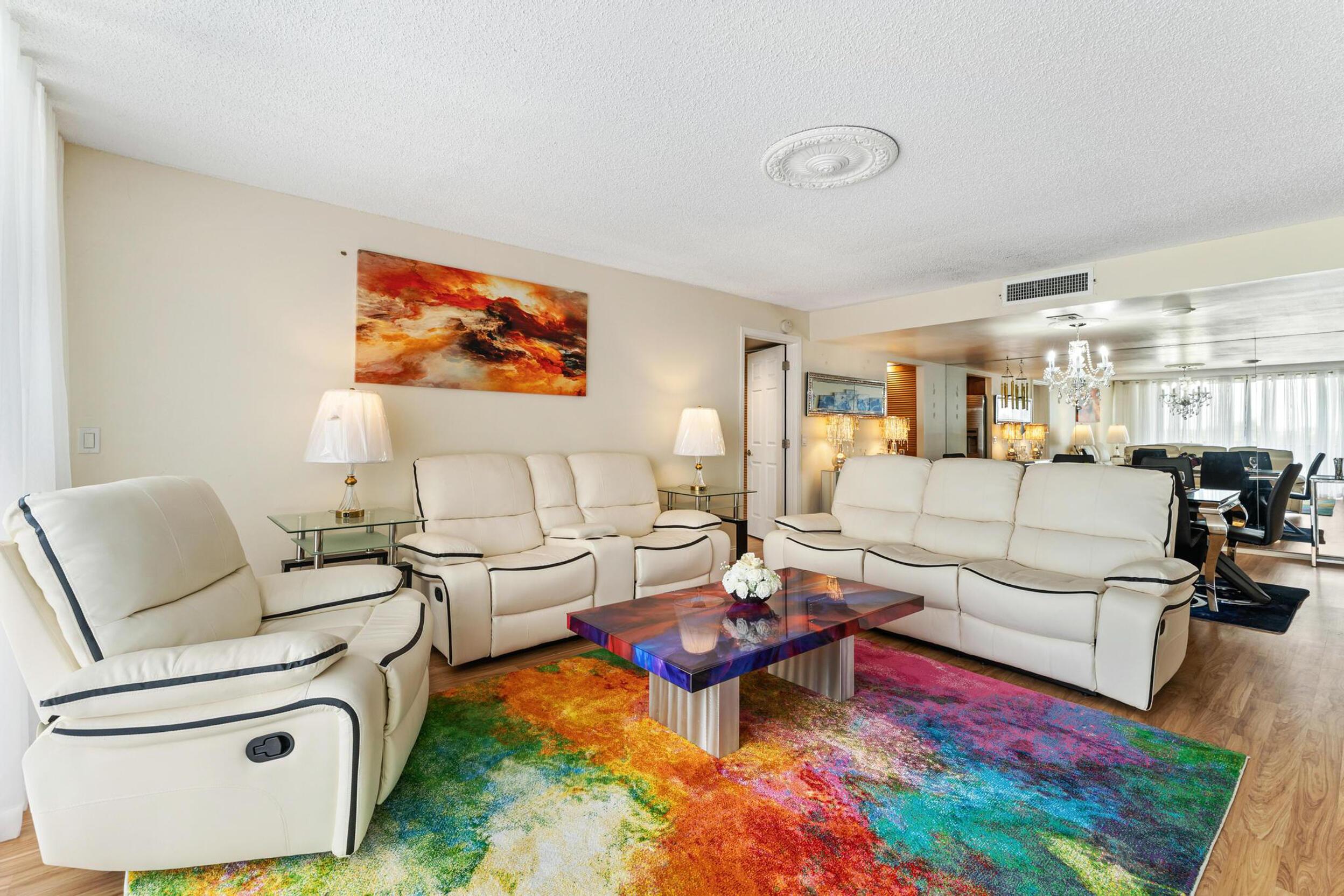 Image 4: Living Room