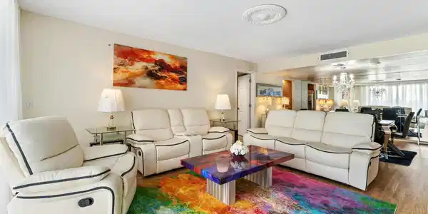 Image 4: Living Room
