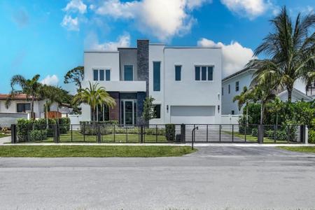 1305 NE 4th Court
