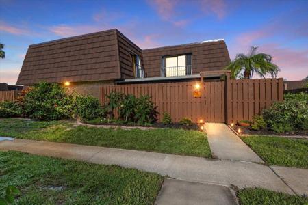 5662 SE Riverboat Drive
