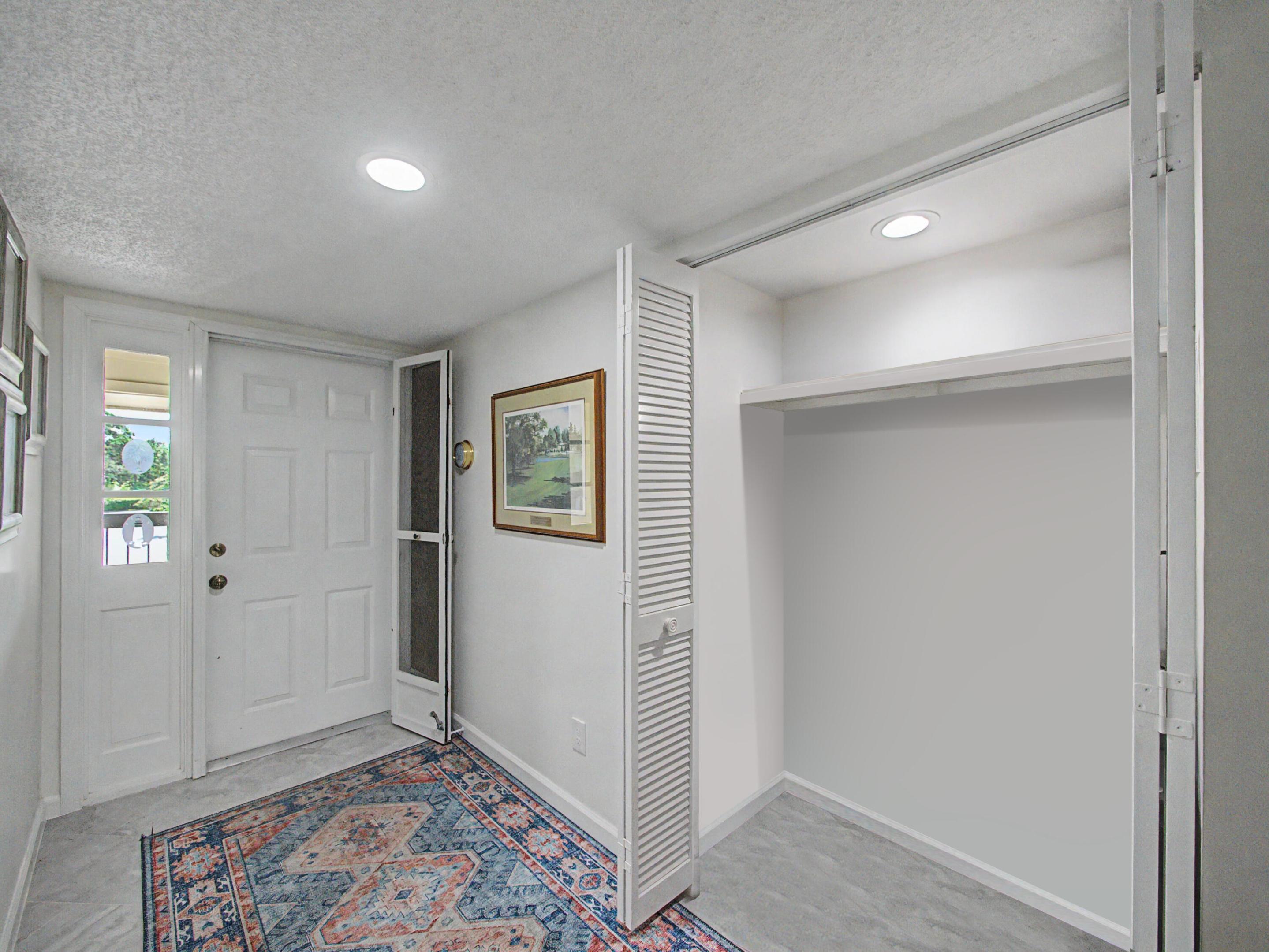 Image 4: Closet