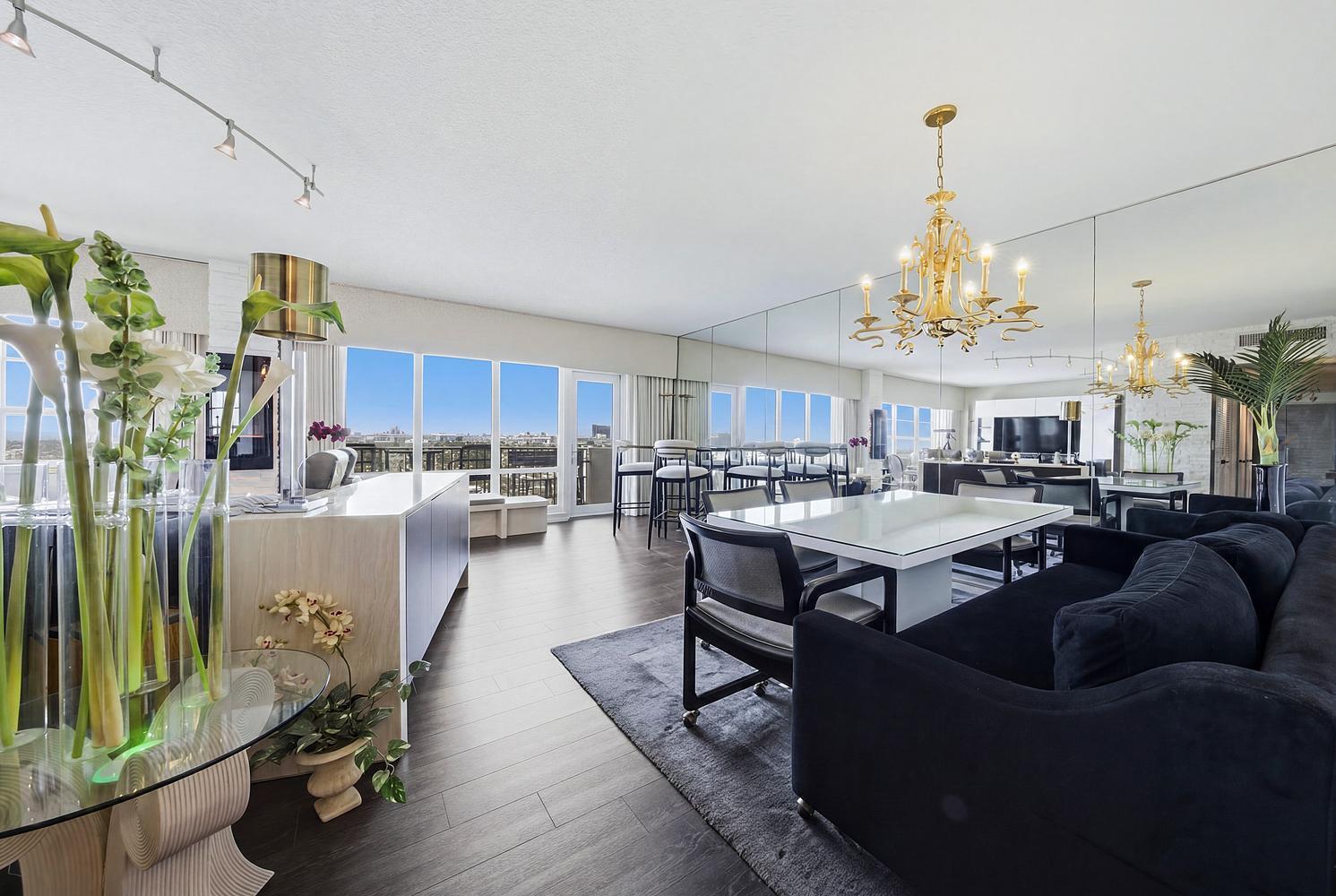 Image 3: 014-032-LivingDining Room-1491x1000