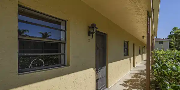 Image 2: 4