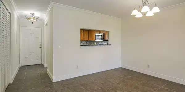 Image 4: 17