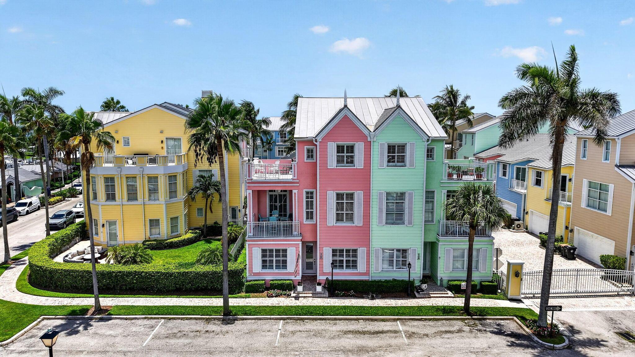 Image 1: Beautiful Townhome on LHP Marina