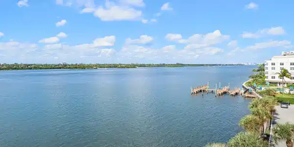 Image 3: view