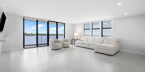 Image 4: great room