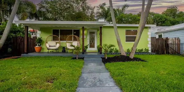 Image 3: 418 N Palmway DRONE (2 of 26)