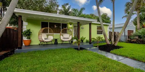 Image 4: 418 N Palmway DRONE (4 of 26)