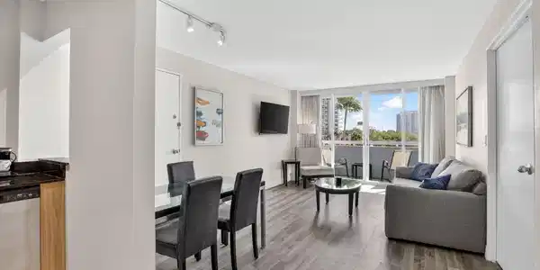 Image 2: 2670 E Sunrise Blvd. 320