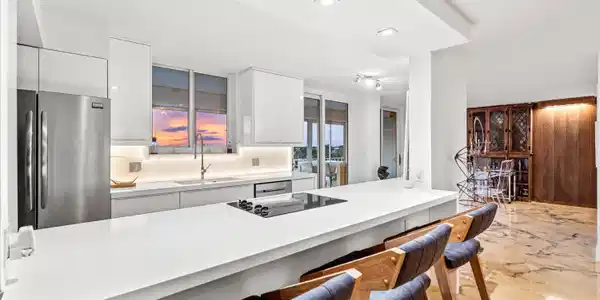 Image 3: mls_KITCHEN_RIGHT_ANGLE_SUNSET_DT