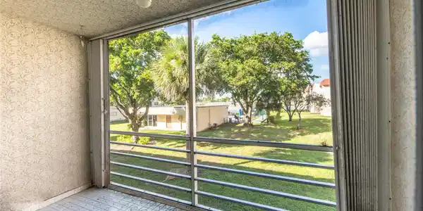 2871 E Sunrise Blvd