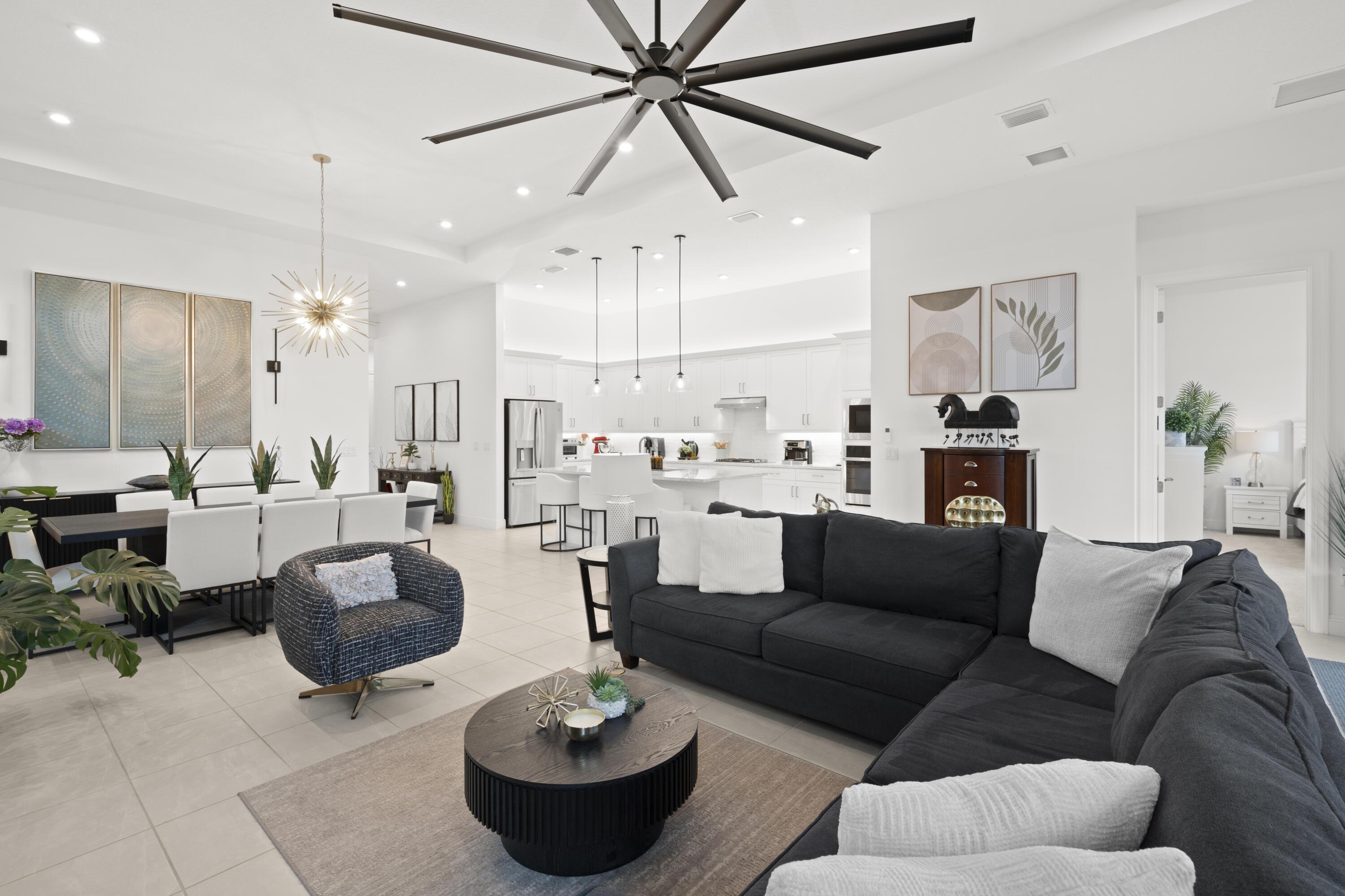 Image 4: Open floor plan