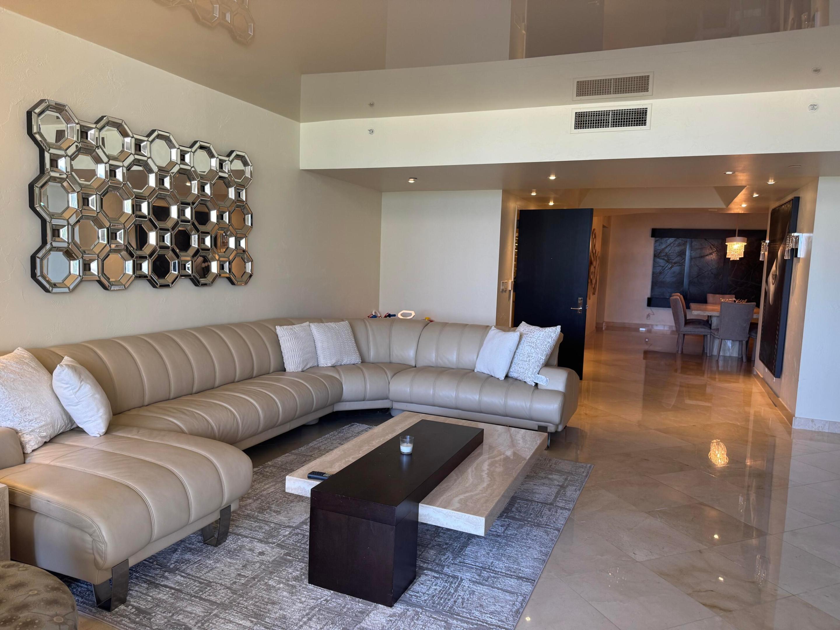 Image 3: Living room