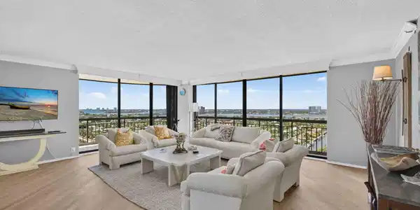 Image 3: 4-web-or-mls-5D1A0588