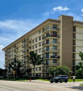 1009 N Ocean Blvd