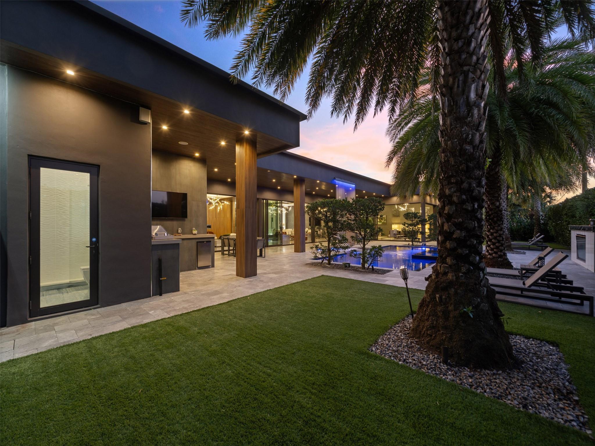 Image 3: Exotic Lighting, Water Features, Walls of Glass