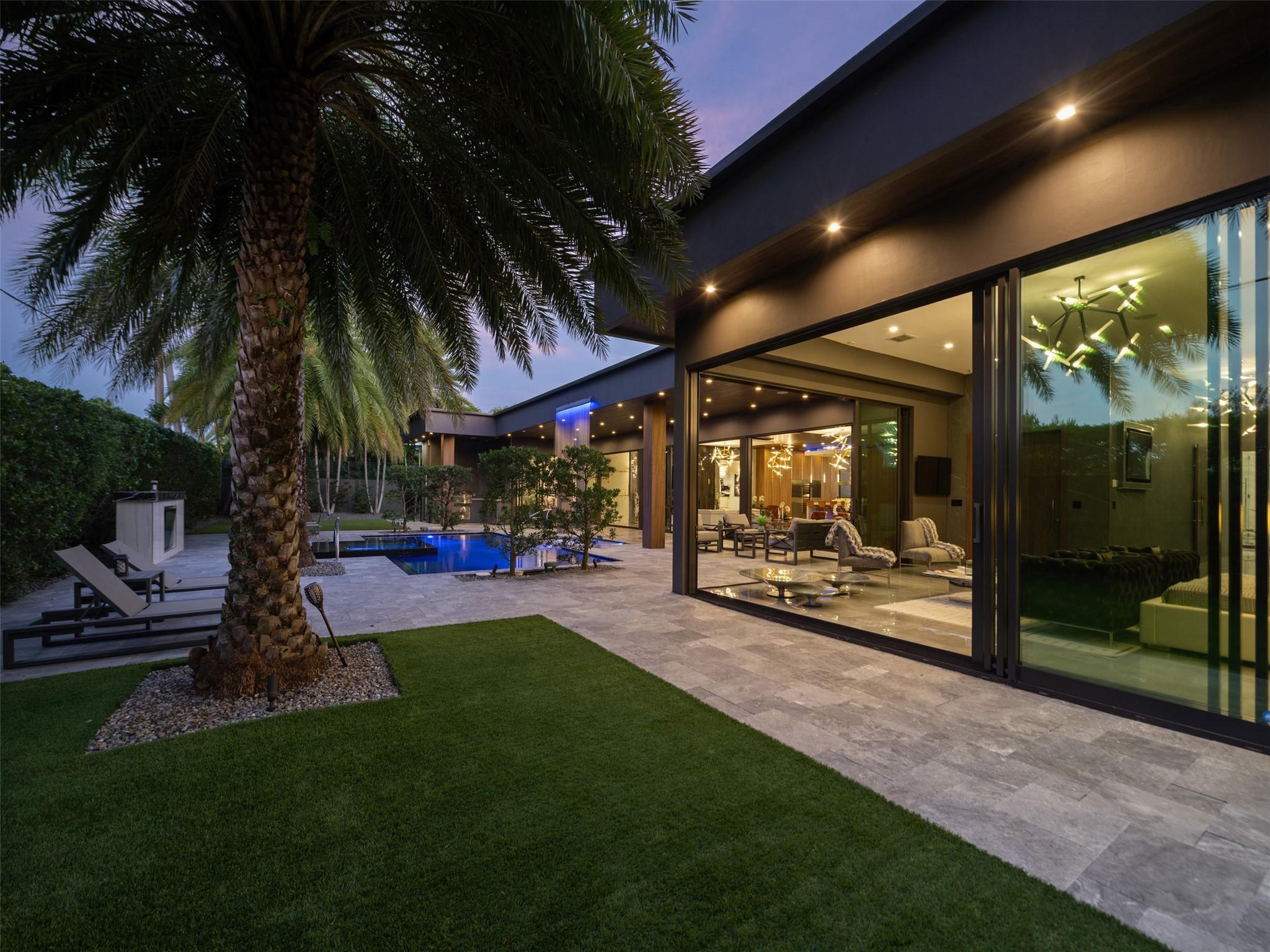 Image 4: Exotic Lighting, Water Features, Walls of Glass
