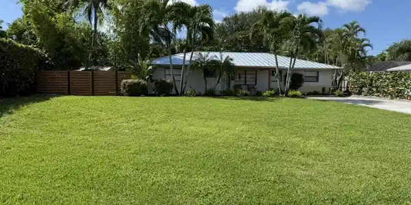 20 E Windsor Rd Road E