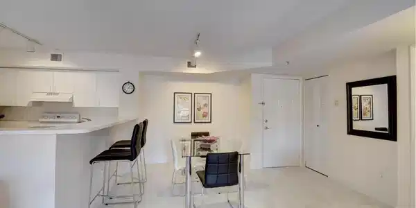 Image 3: KITCHEN