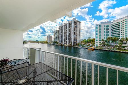 2800 E Sunrise Blvd