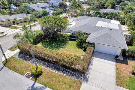 2415 N Lakeside Drive