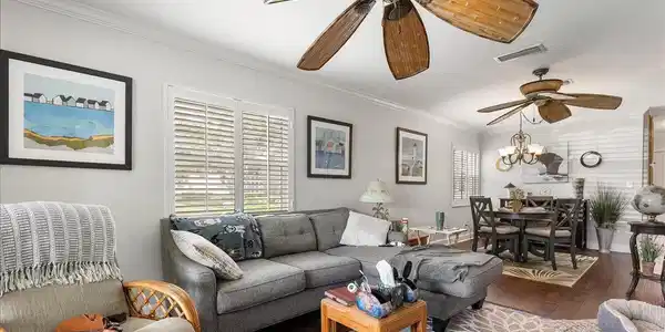 18 Vista Palm Lane