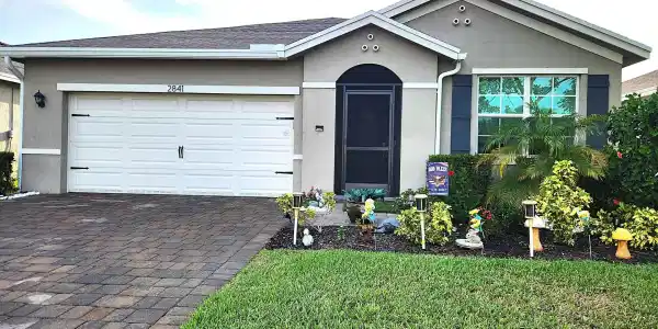 2841 NE BREEZEWAY Circle