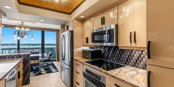 Image 3: Kitchen