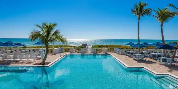 Image 4: Beach Club