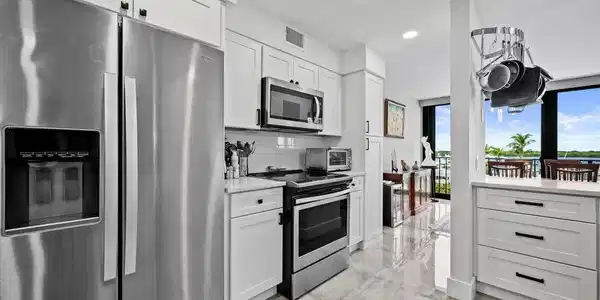 Image 2: Kitchen