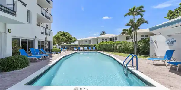 Image 4: Pool
