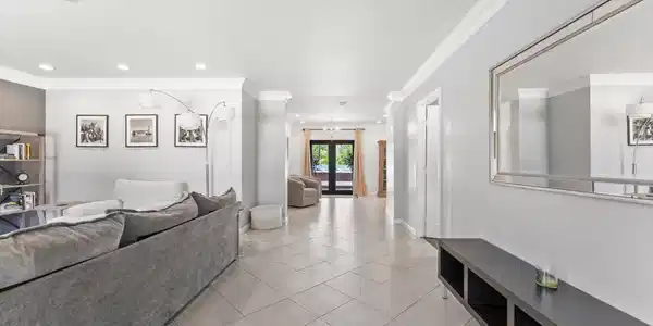 Image 4: front entry