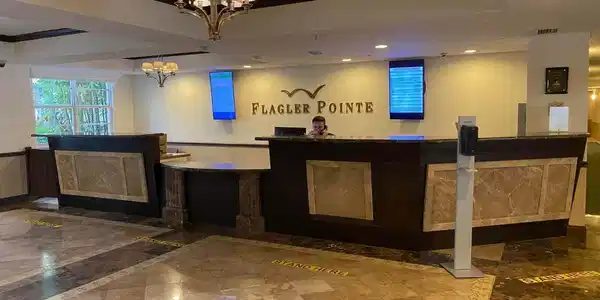 Image 3: Lobby / Front Desk