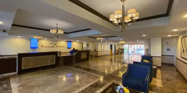 Image 4: Lobby