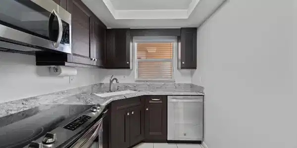 Image 3: kitchen